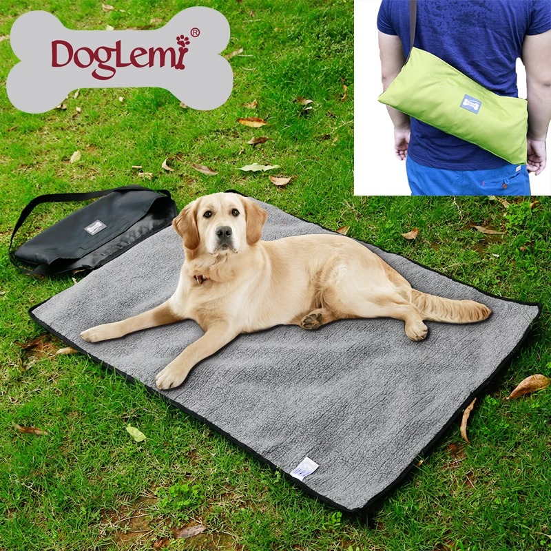 Folding portable pet outdoor blanket