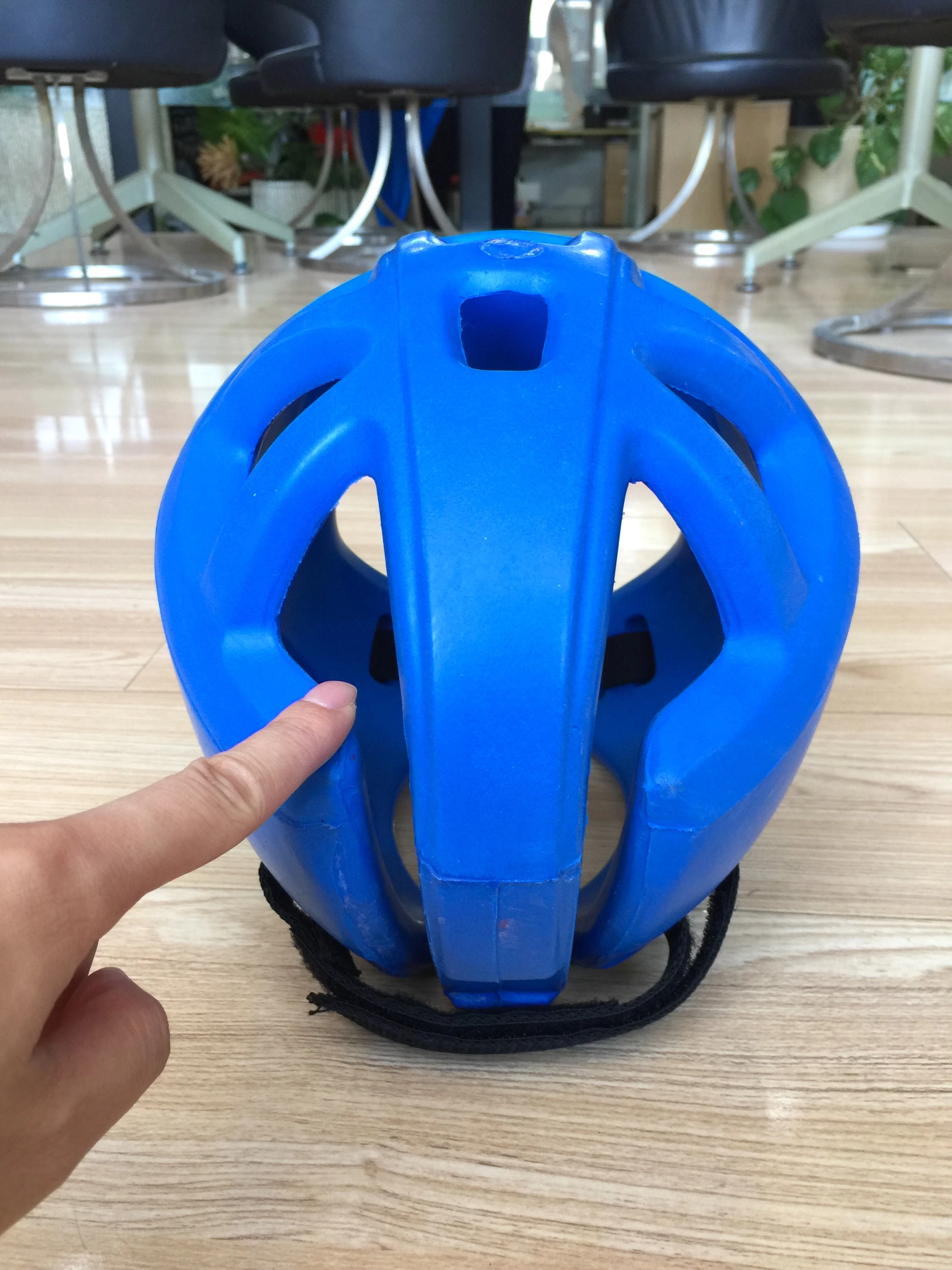 중국 야외 스포츠를위한 편안하고 아름다운 헬멧 대량 주문 폴리 우레탄 제조업체