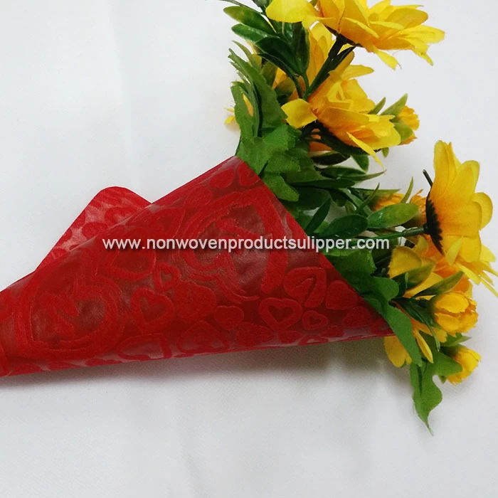 Red Color Heart-shaped Embossing GT-HSRE01 Polypropylene Spunbonded Non Woven Rose Flower Packaging Rolls