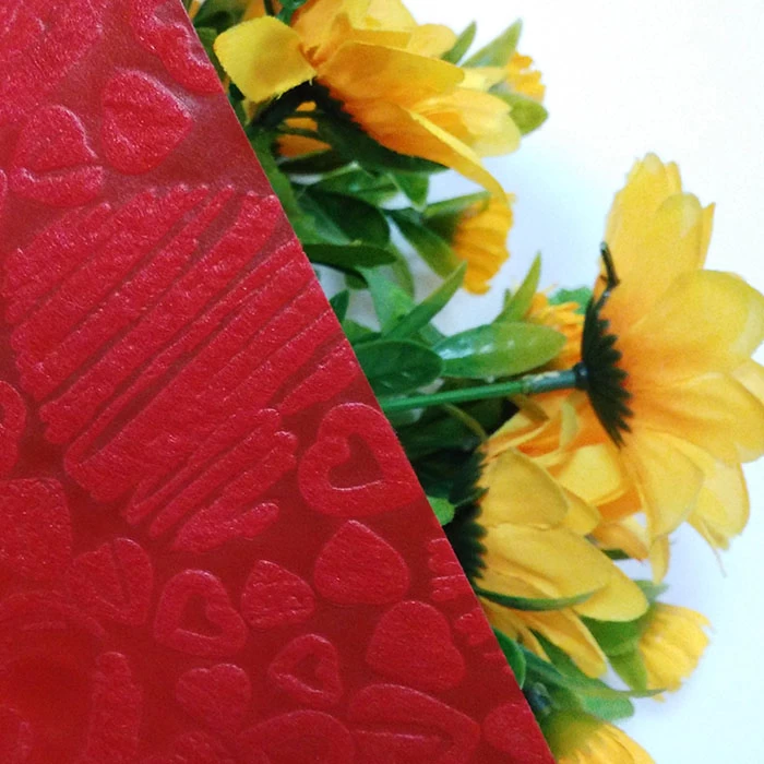 Non Woven Fabrics Flower Packaging Sweet Heart Pattern Design