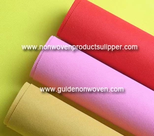 China Qual a diferença entre tecido não tecido de polipropileno e poliéster não tecido? fabricante