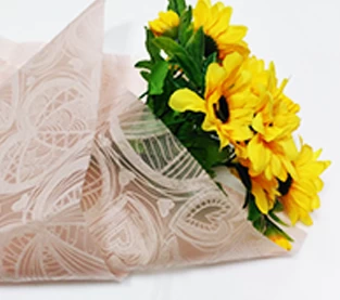 China The Messenger of Romance and Love-Flower Packaging Non-woven Fabric manufacturer
