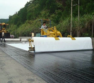 China Application of Geotextile in Asphalt Pavement Covering Engineering manufacturer