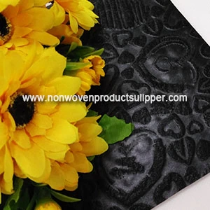 China Black Color Heart-shaped Embossing GT-HSBLACK PP Spunbonded Non Woven For Decoration Paper manufacturer