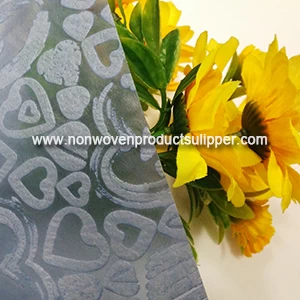 China China Company Light Blue Heart-shaped Embossing GT-HSLIBL01 PP Spunbonded Non Woven Fabric Flower Wrapping manufacturer