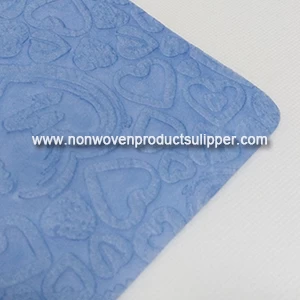 China China Company Light Blue Heart-shaped Embossing GT-HSLIBL01 PP Spunbonded Non Woven Fabric Flower Wrapping manufacturer