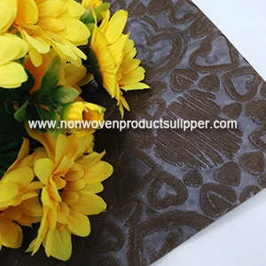 China China Supplier Brown Heart-shaped Embossing GT-HSBR01 PP Spunbond Non Woven For Floral Bags manufacturer