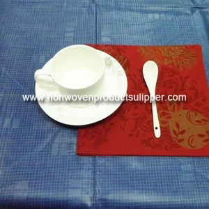China China Wholesale Birthday Party Supplies Disposable Non Woven Colorful Table Cloth manufacturer