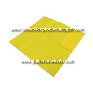 China Custom Made 1/8 Fold Yellow No Fragrance Hotel Restaurant Airlaid Dinner Napkin manufacturer