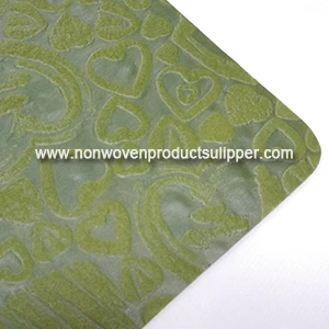 China Heart-shaped Embossing GTRX-HSGRGR01 Polypropylene Spunbonded Non Woven Sleeve Rolls For Floral Sleeves manufacturer