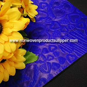 China Heart-shaped Embossing GTRX-HSROBL01 Polypropylene Spunbonded Non Woven Decorative Cloth For Party Decor manufacturer
