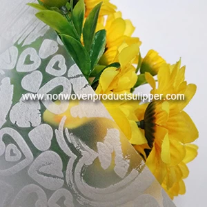 China Heart-shaped Embossing GTRX-HSWH01 Polypropylene Spunbonded Non Woven Wholesale Floral Wrapping Roll For Wedding manufacturer