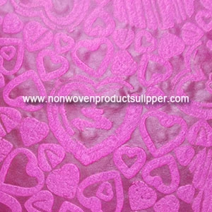 China Heart-shaped Rose Red Embossing GT-HSRORE01 Polypropylene Spunbonded Non Woven For Plant Packaging manufacturer