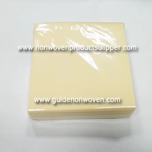 China Light Yellow Color 24x24cm 1/4 Folding Disposable Airlaid Paper Napkin manufacturer