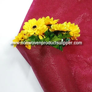 China New Embossing GTRX-BRRE01 PP Spunbonded Non Woven Flower Sleeve Rolls For Banquet manufacturer