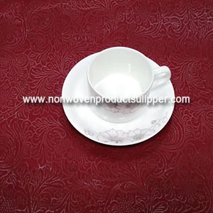 China New Embossing GTRX-BRRE01 PP Spunbonded Non Woven Flower Sleeve Rolls For Banquet manufacturer