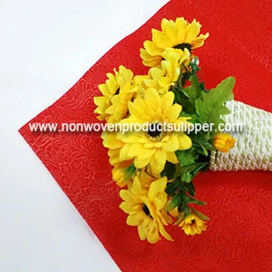 China New Embossing GTRX-RE01 PP Spunbonded Non Woven Sleeve Rolls For Wedding Gift Material manufacturer