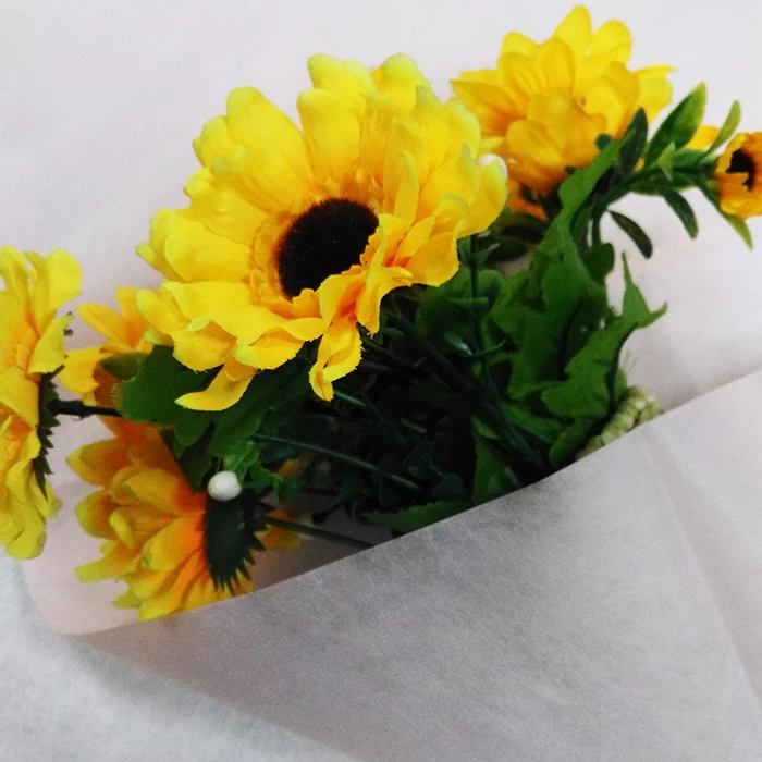 China Polyester Non Woven Gift Packing, Wholesale Wrapping Fabric Manufacturer, Flower Decoration Nonwovens Company manufacturer