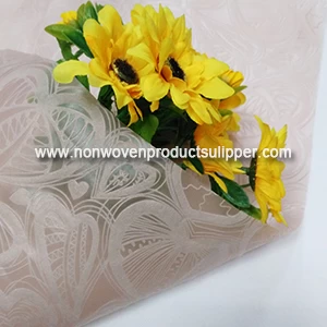 China Wholesale Heart-shaped Embossing GT-LSHSLIPI01 PP Spunbonded Non Woven Flower Packaging For Valentine's Day manufacturer