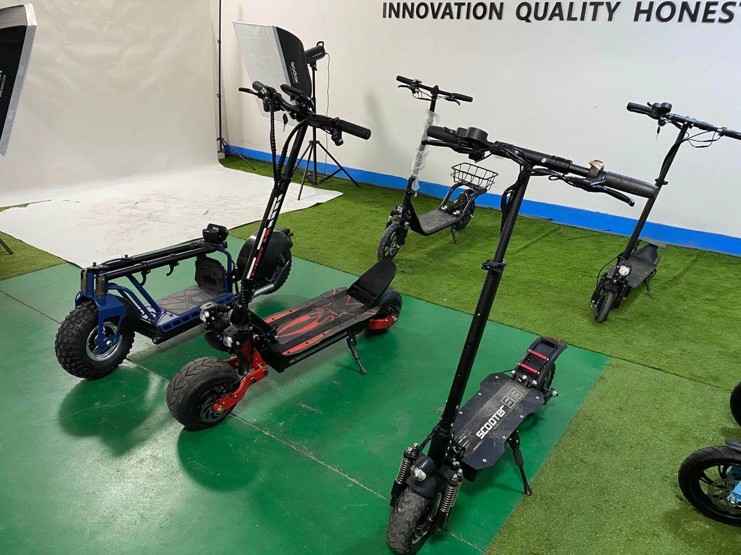 Chine Powerful Dual Motor 2400W Electric Scooter Full Suspension Model X10D fabricant