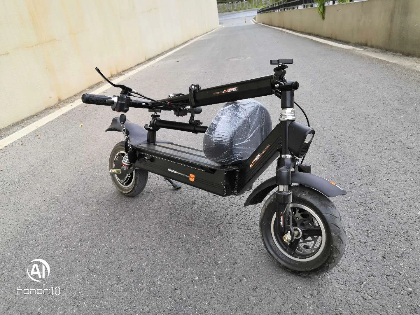 China Scooter elétrico potente de motor 48V 15Ah off road de 11 polegadas 1000w fabricante