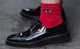 The most popular clothes match-"Socks exposed"