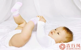 The importance of wearing socks to go out baby (2)