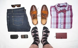 Men wear socks need to pay attention to what?