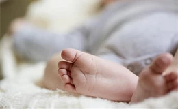 Alert ! The thread in baby's sock can break the toe !