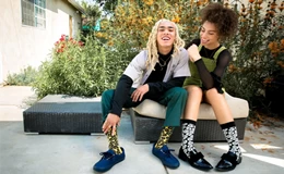 Show you how to use socks to highlight your style
