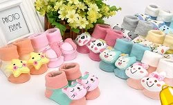 Let your baby learn to wear socks and shoes