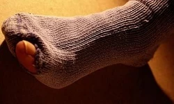 Why do your socks break easily? How to avoid it?