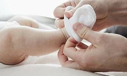 Can the baby wear socks to sleep?