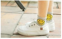 What should I pay attention to when buying children's socks?