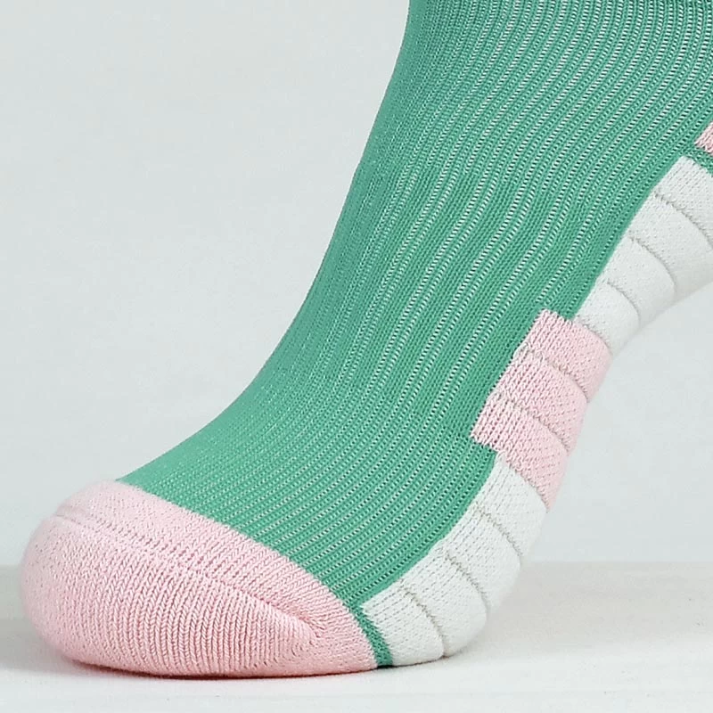 Simple and fashionable sports socks