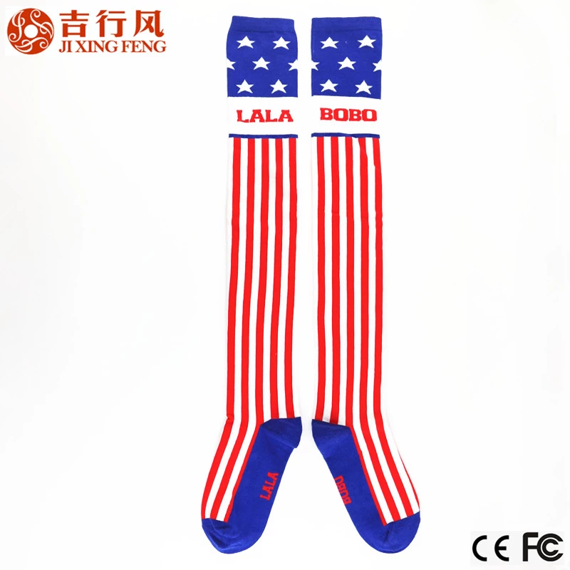 Chaussettes de Chine meilleure fabricant, gros coton personnalisé haute de genou chaussettes pour femmes