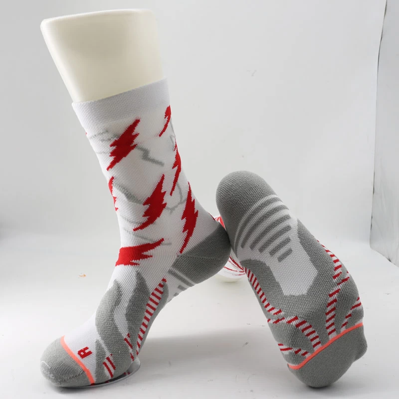 Chine Chaussettes de coton de coton de mode personnalisée, fabricant de chaussettes de sport de coton pour hommes