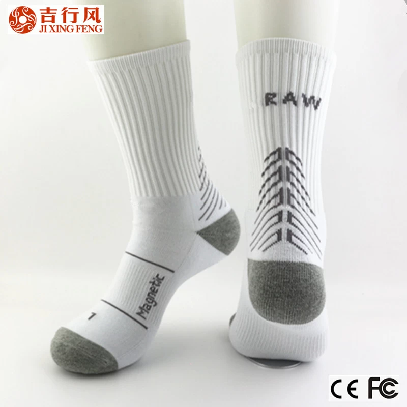 Athlète professionnel de Chine chaussettes maker, chaussettes de sport de compression en nylon coton personnalisé en gros