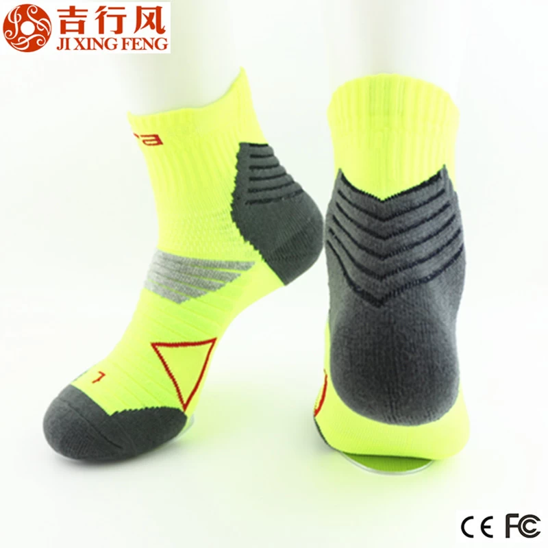 China professional socks supplier wholesale custom mens hiking sport socks