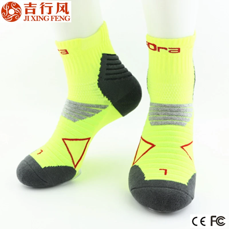 Chine professionnel chaussettes fournisseur en gros Custom Mens randonnée Chaussettes sport