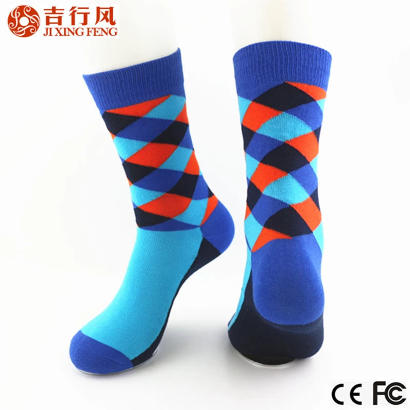 Cina Migliore fornitore cinese di calze, moda all'ingrosso misto colore cotone calzini da uomo per gli uomini produttore