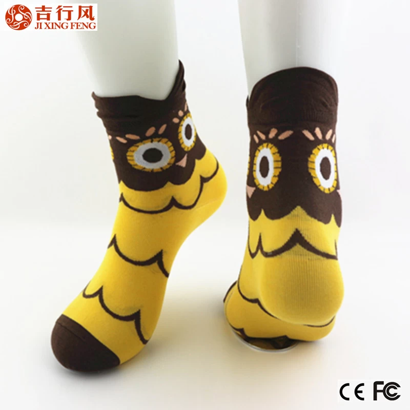 中国 綿で作られた、ユニークな 3 D デザインとファッション女性女の子靴下の中国専門の靴下メーカー メーカー
