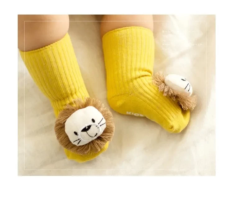 Professional socks for babies to protect their feet