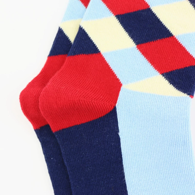 The best socks supplier and expoter in China, wholesale custom red lattice pattern men socks