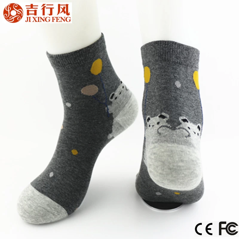 Le meilleur fournisseur de chaussettes en Chine, styles de mode en gros de chaussettes femmes souple extensible