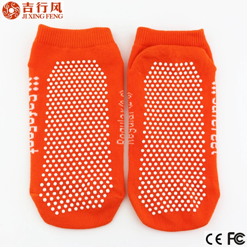 Le plus professionnel anti dérapant chaussettes usine Chine, vente en gros de personnalisé 3 tailles médicales anti dérapant chaussettes