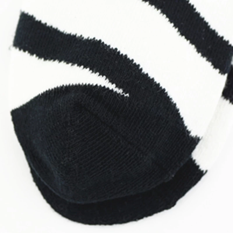 Les styles populaires de modèle de tête unique hommes coton à tricoter chaussettes