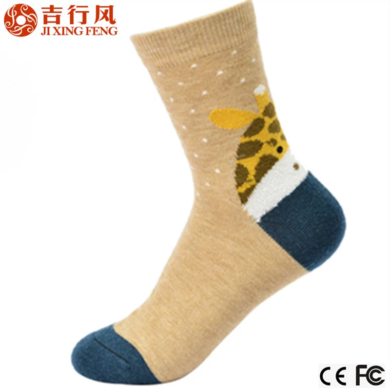 bulk wholesale different colors of women giraffe pattern socks with customized logo