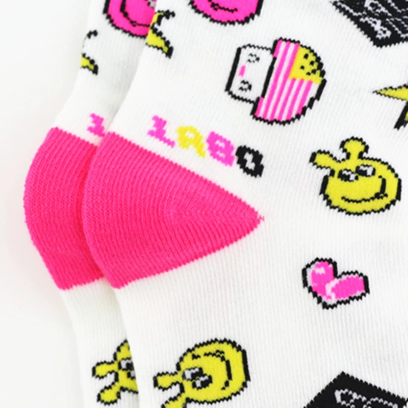 chaussettes personnalisées usine Chine, gros cartoon coloré kniting filles coton socks