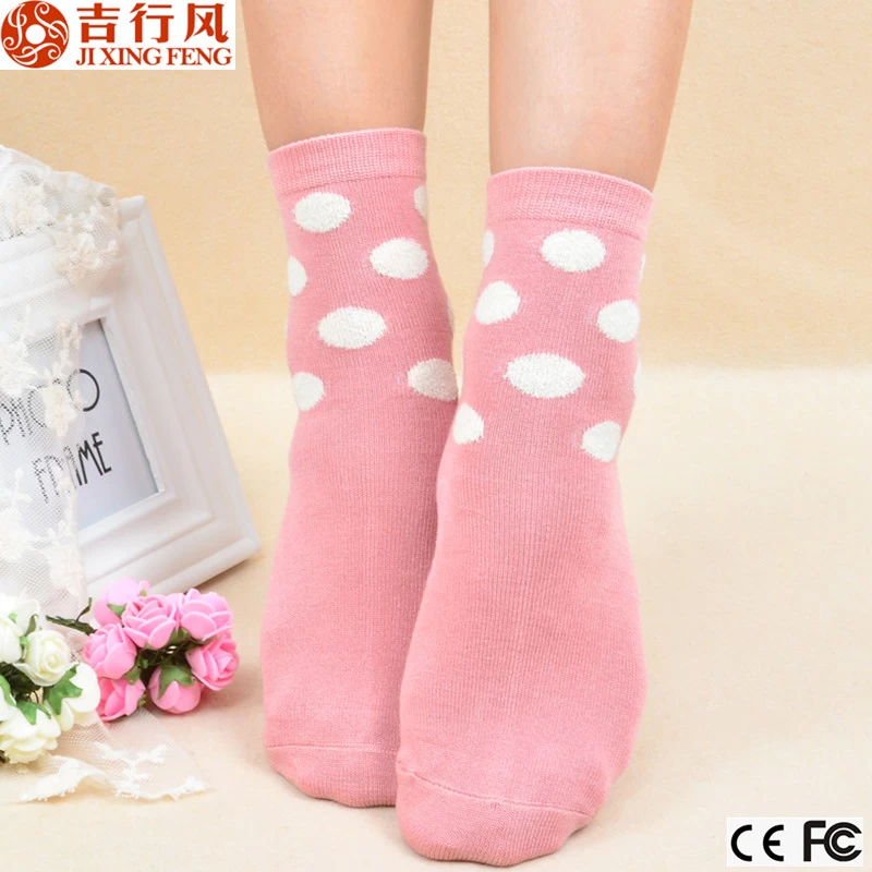 vente chaude styles populaires de chaussettes à pois en coton womens